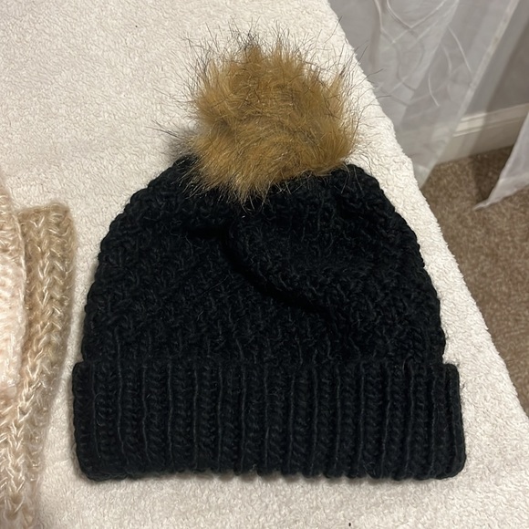 Eddie Bauer Fleece Lined Hat - Picture 3 of 3
